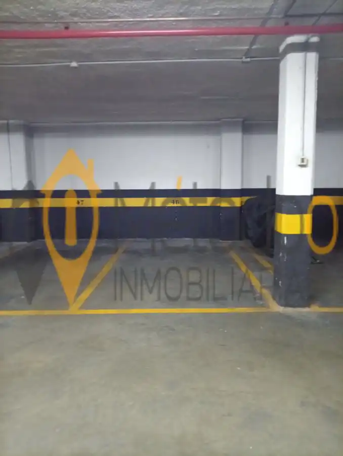 Parking of Flat for rent in Sevilla  with Air Conditioner, Heating and Parquet flooring