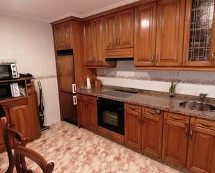 Cuina de Pis en venda en Gijón  amb Parquet, Moblat i Forn