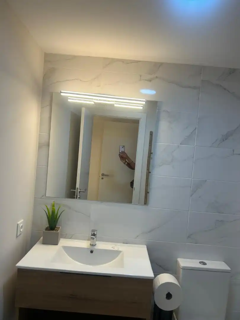 Baño de Piso de alquiler en Dos Hermanas con Aire acondicionado, Terraza y Amueblado