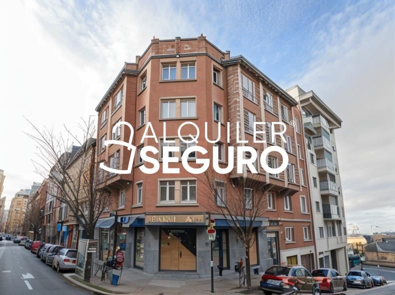 Vista exterior de Piso de alquiler en A Coruña Capital  con Trastero y Amueblado