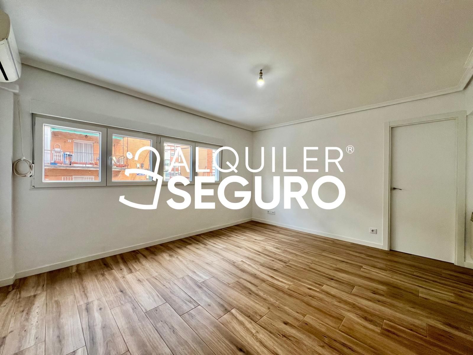 Bedroom of Flat to rent in  Madrid Capital  with Air Conditioner, Heating and Storage room