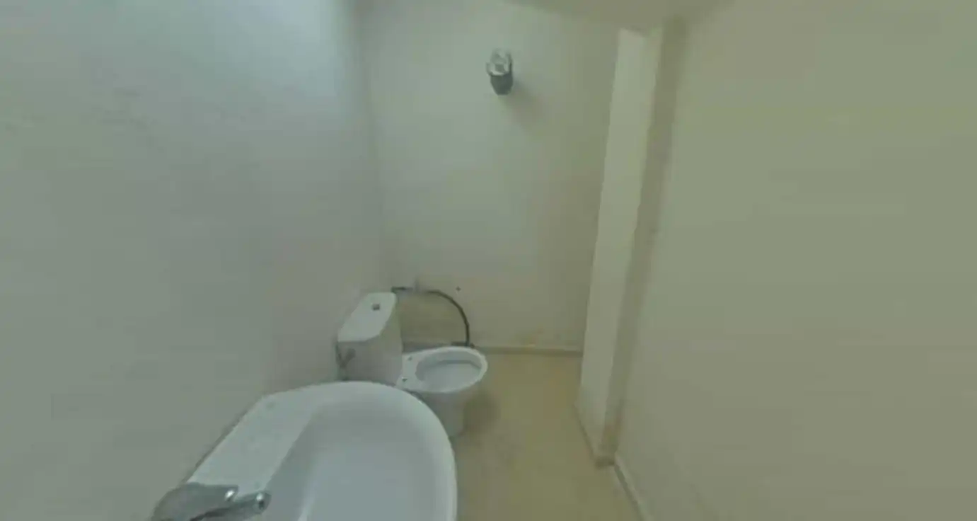 Baño de Local en venta en Baza