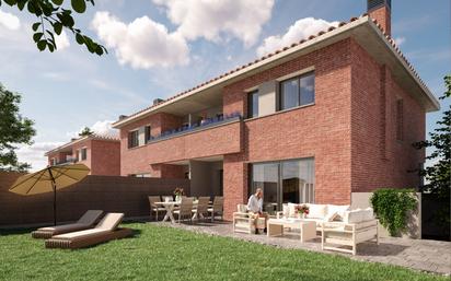 Vista exterior de Casa adosada en venda en La Roca del Vallès amb Aire condicionat, Terrassa i Balcó