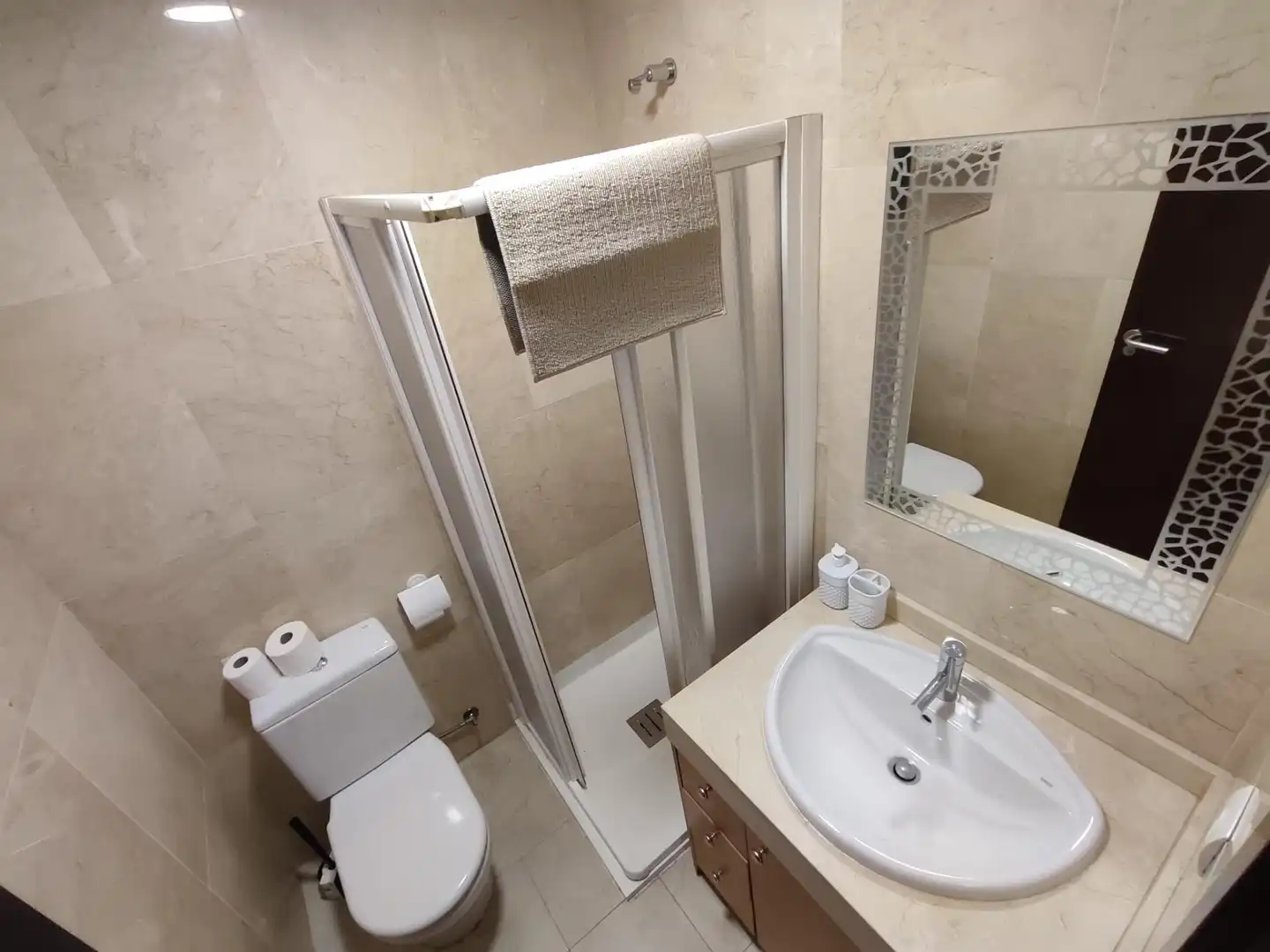 Bany de Pis de lloguer en Granada amb Aire condicionat, Calefacció i Moblat