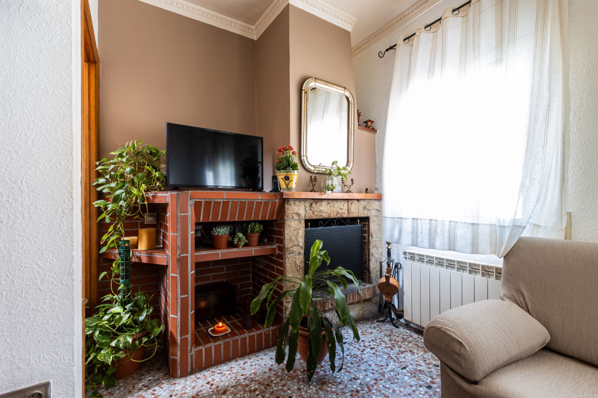 Sala de estar de Casa adosada en venta en Sabadell con Calefacción, Terraza y Horno