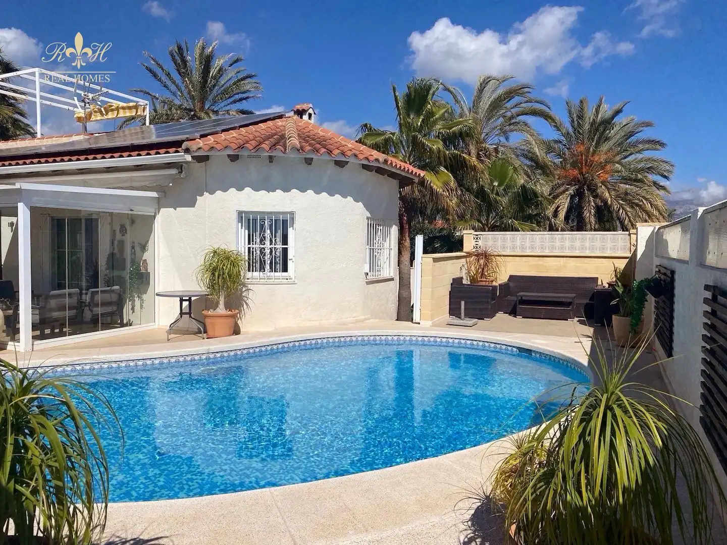 Swimming pool of Detached homes for sale in L'Alfàs del Pi  with Air Conditioner, Heating and Swimming Pool