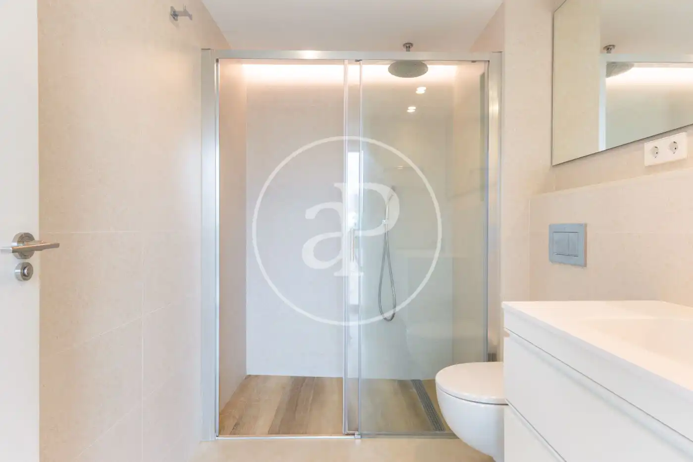 Bathroom of Attic for rent in Valencia  with Air Conditioner, Heating and Terrace