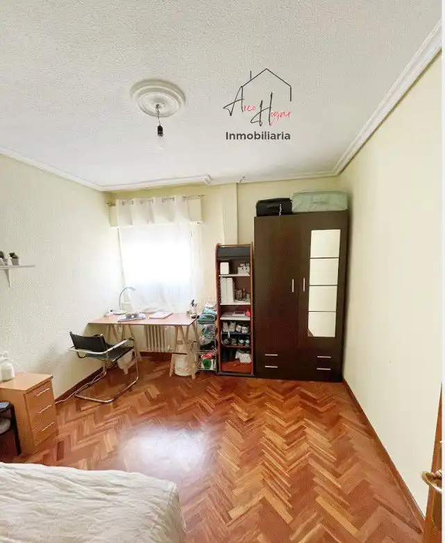 Bedroom of Flat for rent in Salamanca  with Heating, Parquet flooring and Terrace