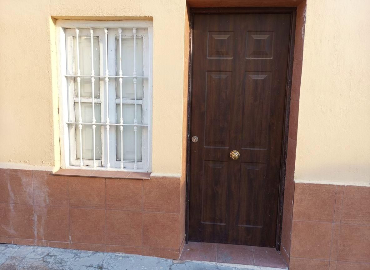 Country house for sale in Requena  with Storage room