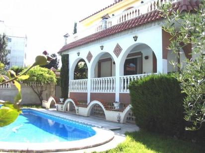 Vista exterior de Casa o xalet en venda en Sant Carles de la Ràpita amb Terrassa, Piscina i Balcó