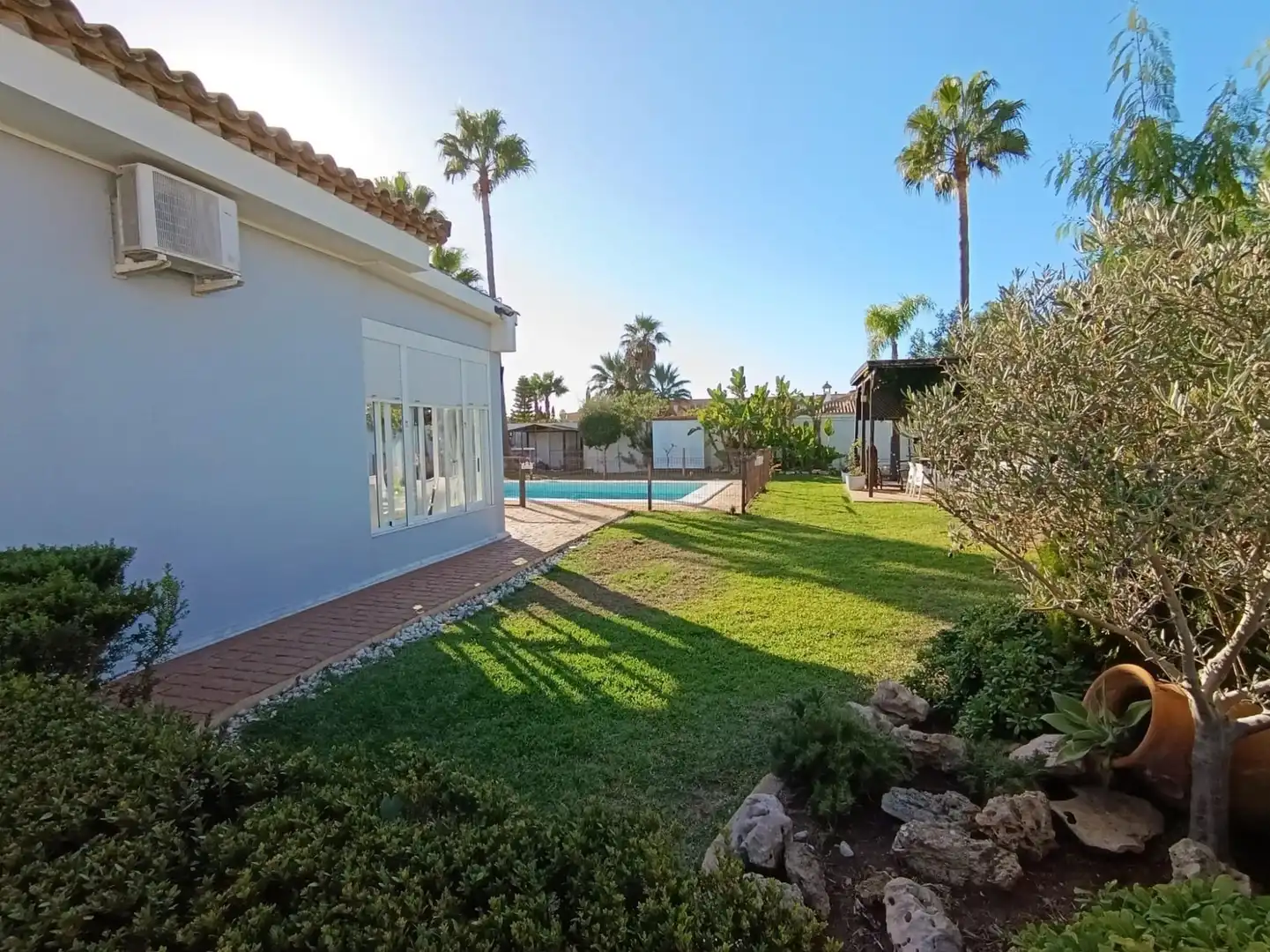 Jardí de Casa o xalet en venda en Chiclana de la Frontera amb Aire condicionat, Jardí privat i Traster