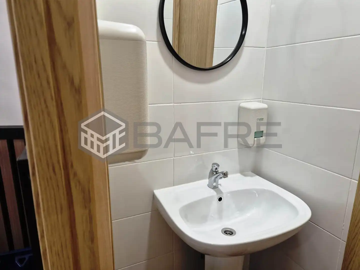 Bany de Local en venda en Madrid