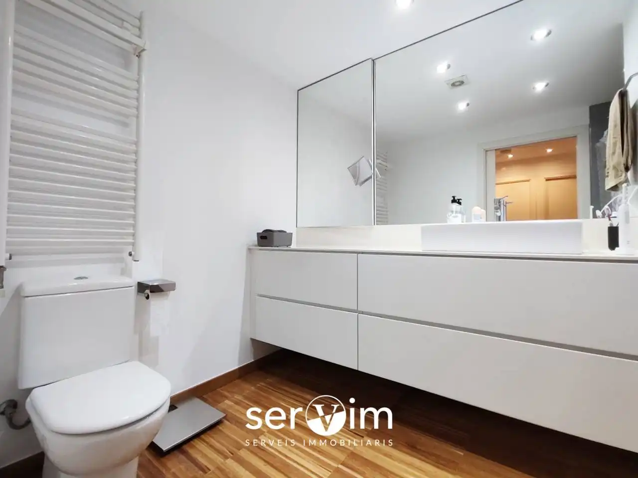Bathroom of Flat for sale in Girona  with Heating