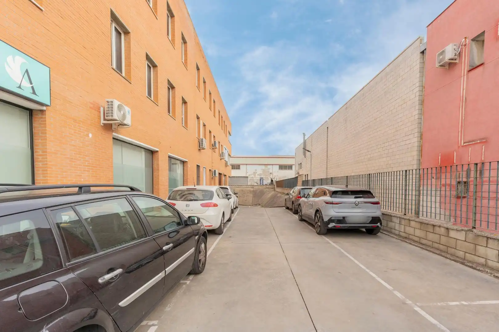 Vista exterior de Local en venta en Mairena del Aljarafe con Aire acondicionado