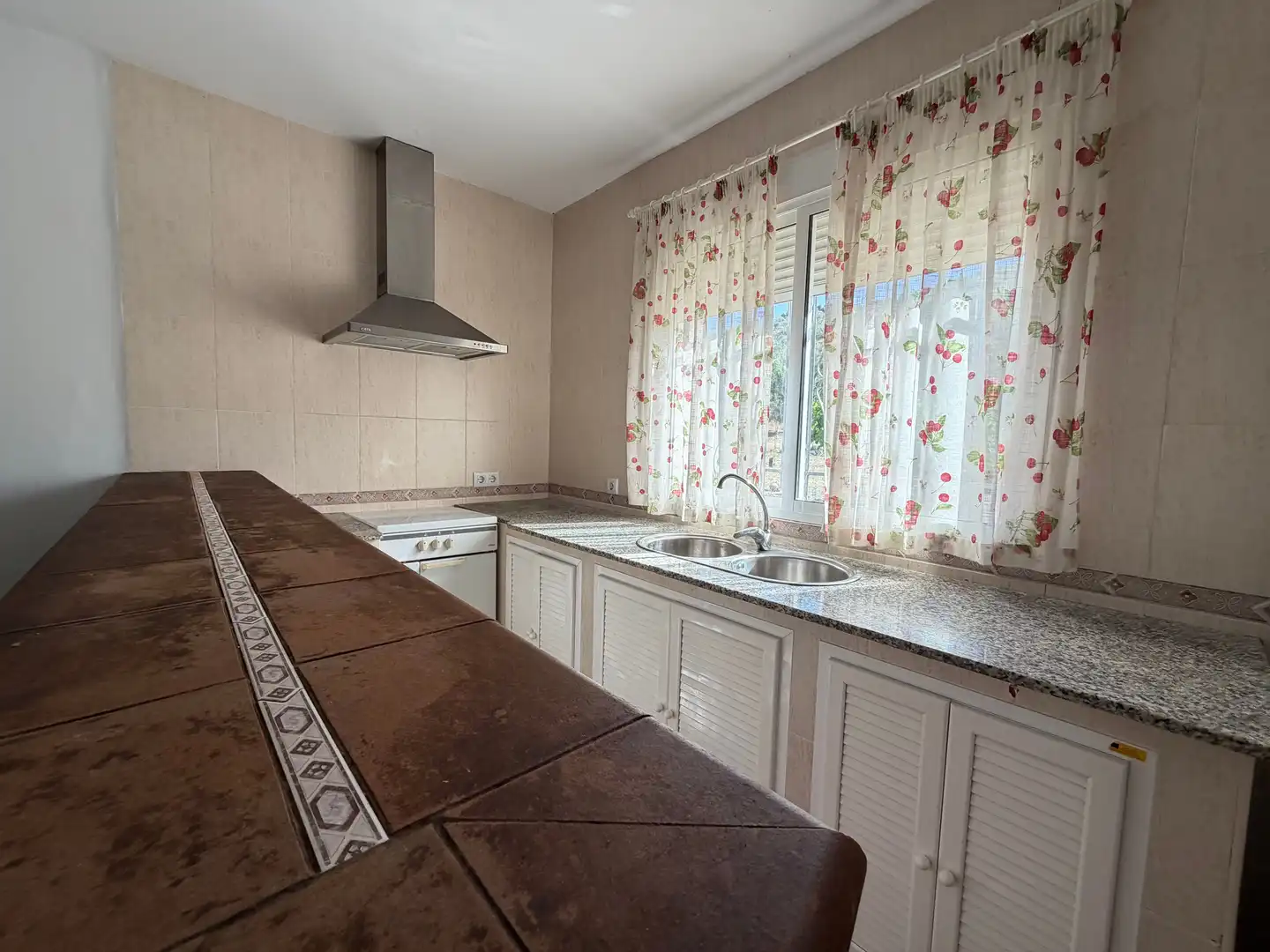 Cocina de Finca rústica en venta en Iznájar con Jardín privado y Terraza