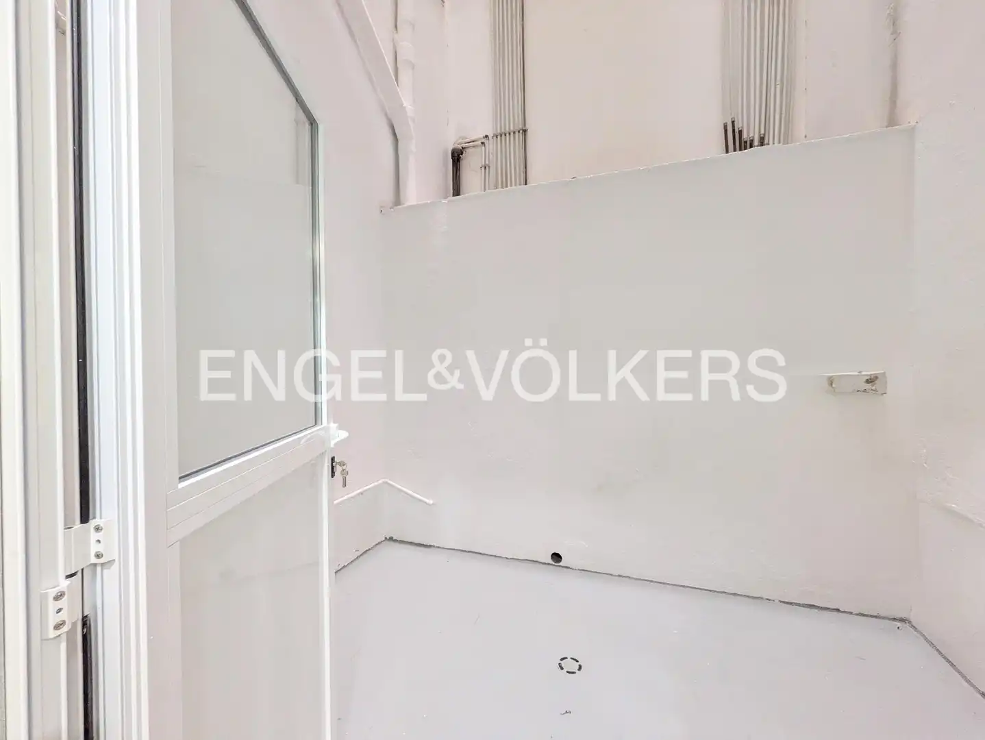 Flat for sale in Barcelona  with Air Conditioner and Heating