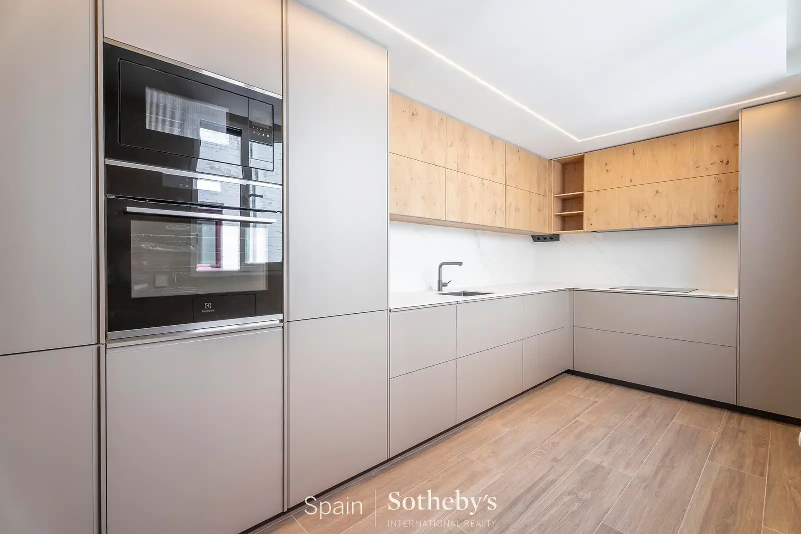 Apartamento con piscina en alquiler en Calle de la Infanta María Teresa, imagen 23