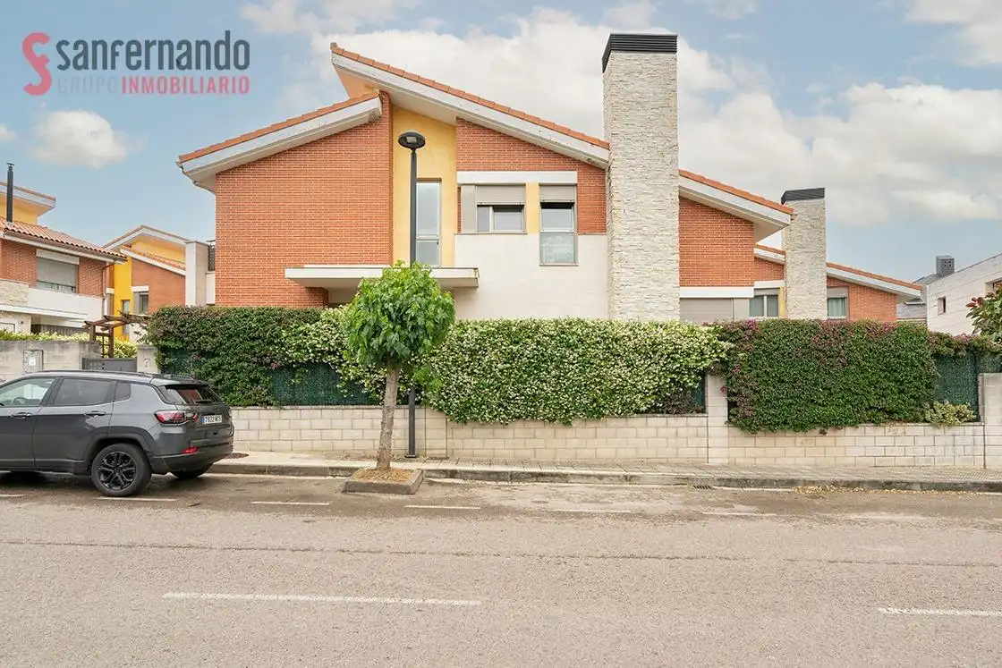 Vista exterior de Casa o xalet en venda en Piélagos amb Calefacció, Jardí privat i Traster