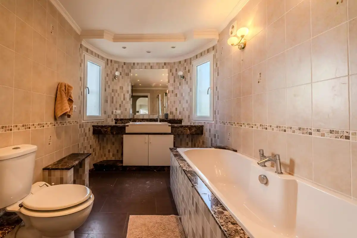 Bany de Casa o xalet en venda en Mijas amb Aire condicionat, Jardí privat i Terrassa