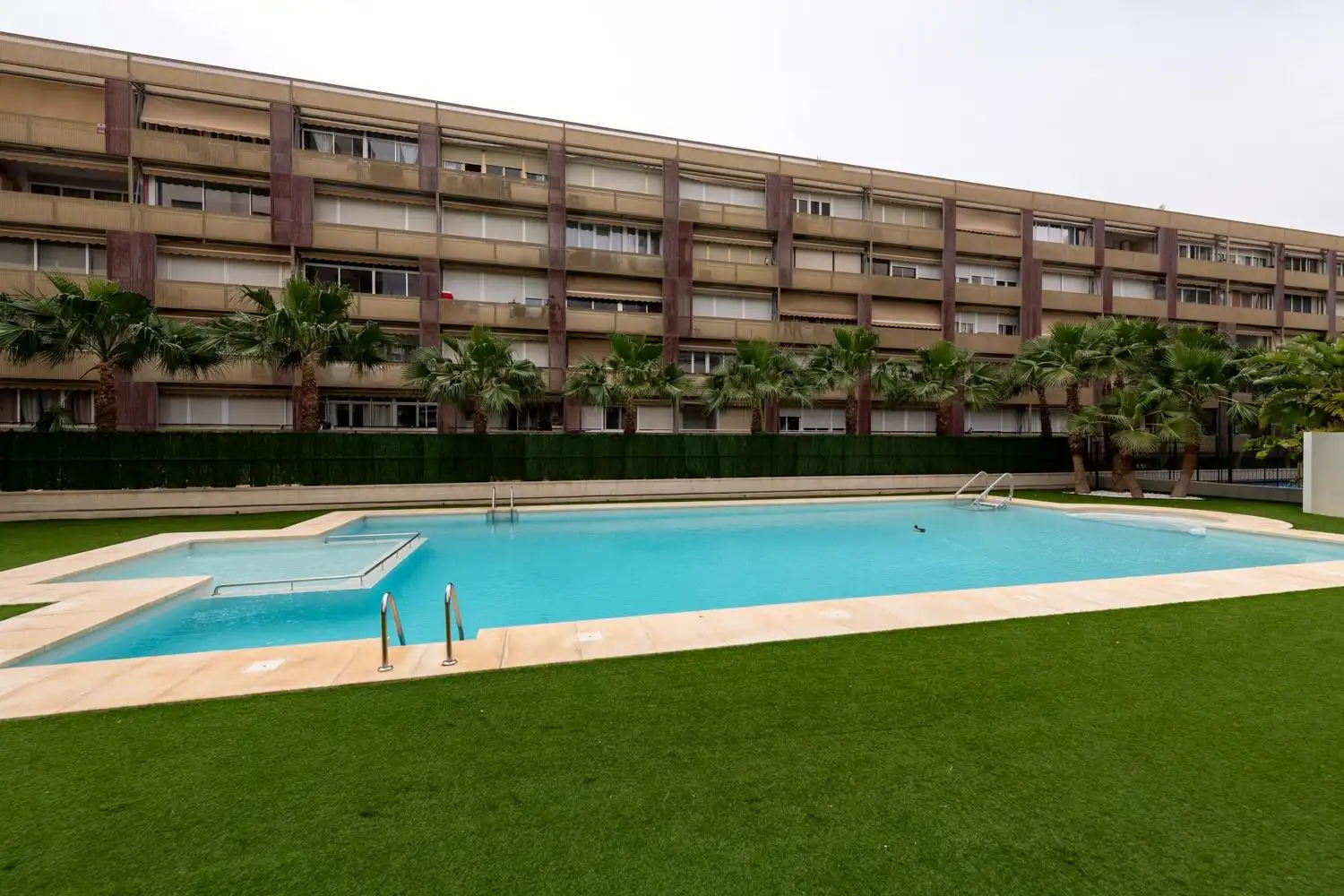 Piscina de Pis en venda en Alicante / Alacant amb Aire condicionat, Jardí privat i Terrassa