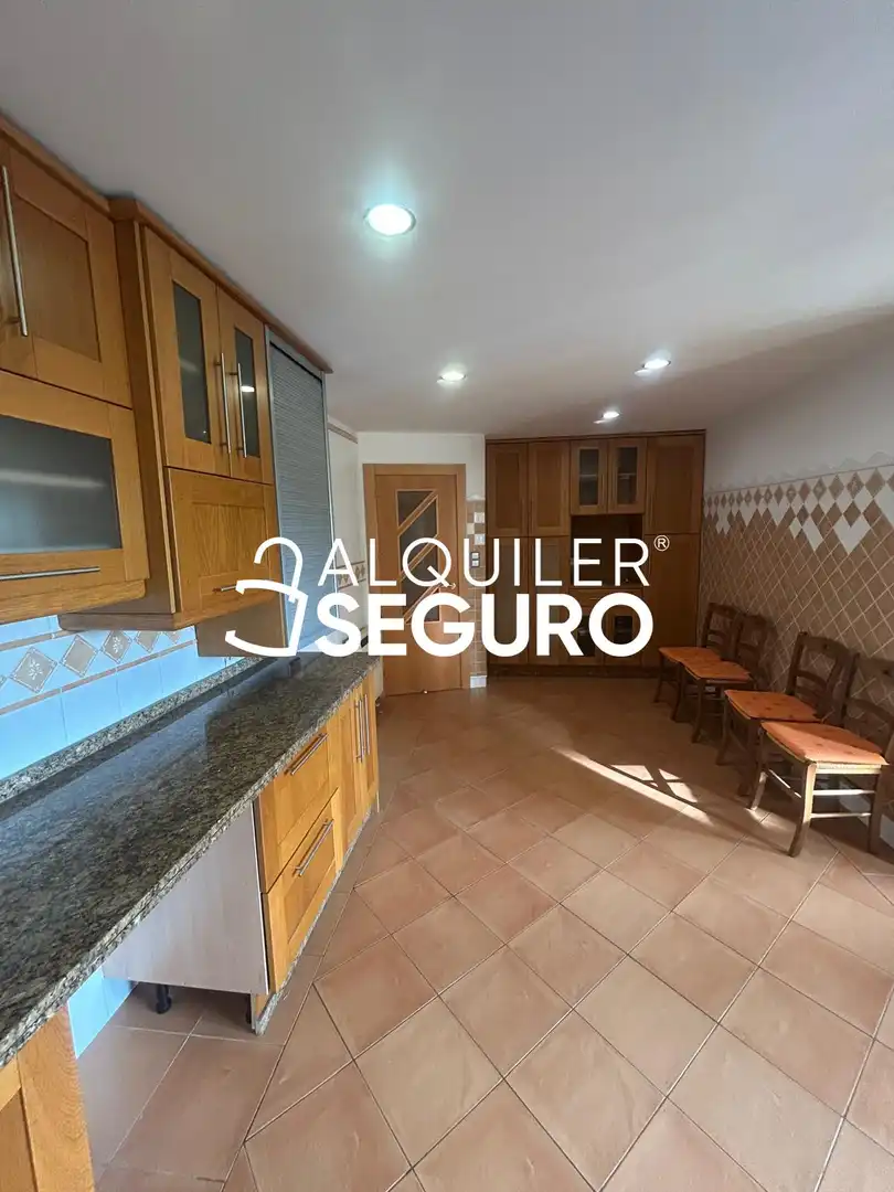 Cuina de Pis de lloguer en Granada amb Aire condicionat, Calefacció i Terrassa
