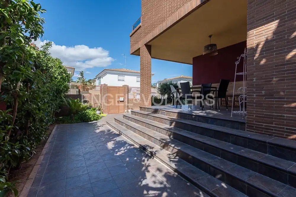 Terrace of Houses for rent in Paterna  with Air Conditioner, Heating and Private garden