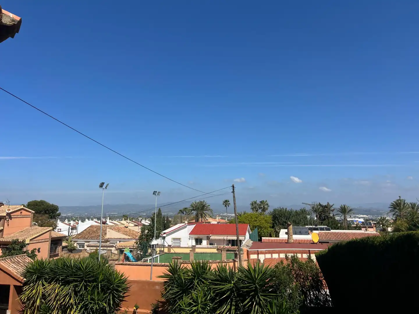 Vista exterior de Casa o xalet en venda en Alhaurín de la Torre amb Aire condicionat, Jardí privat i Terrassa