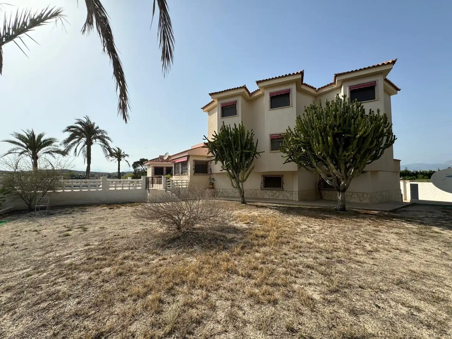Vista exterior de Casa o xalet en venda en Alicante / Alacant amb Calefacció, Jardí privat i Terrassa