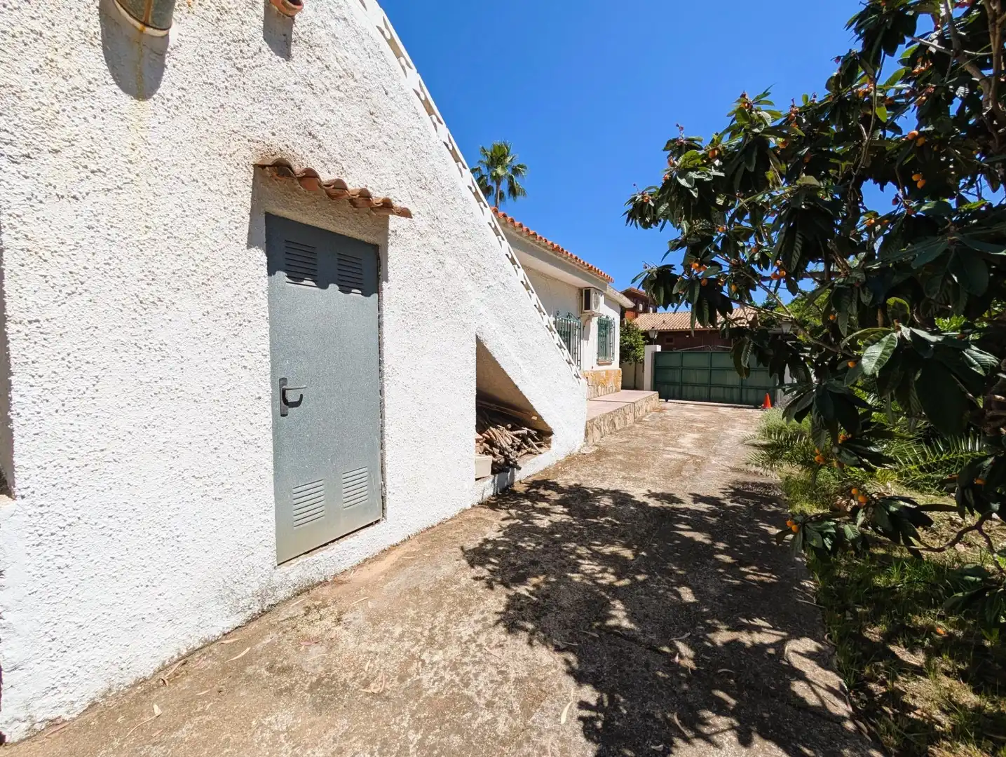 Vista exterior de Casa o xalet en venda en Gandia amb Aire condicionat, Jardí privat i Terrassa