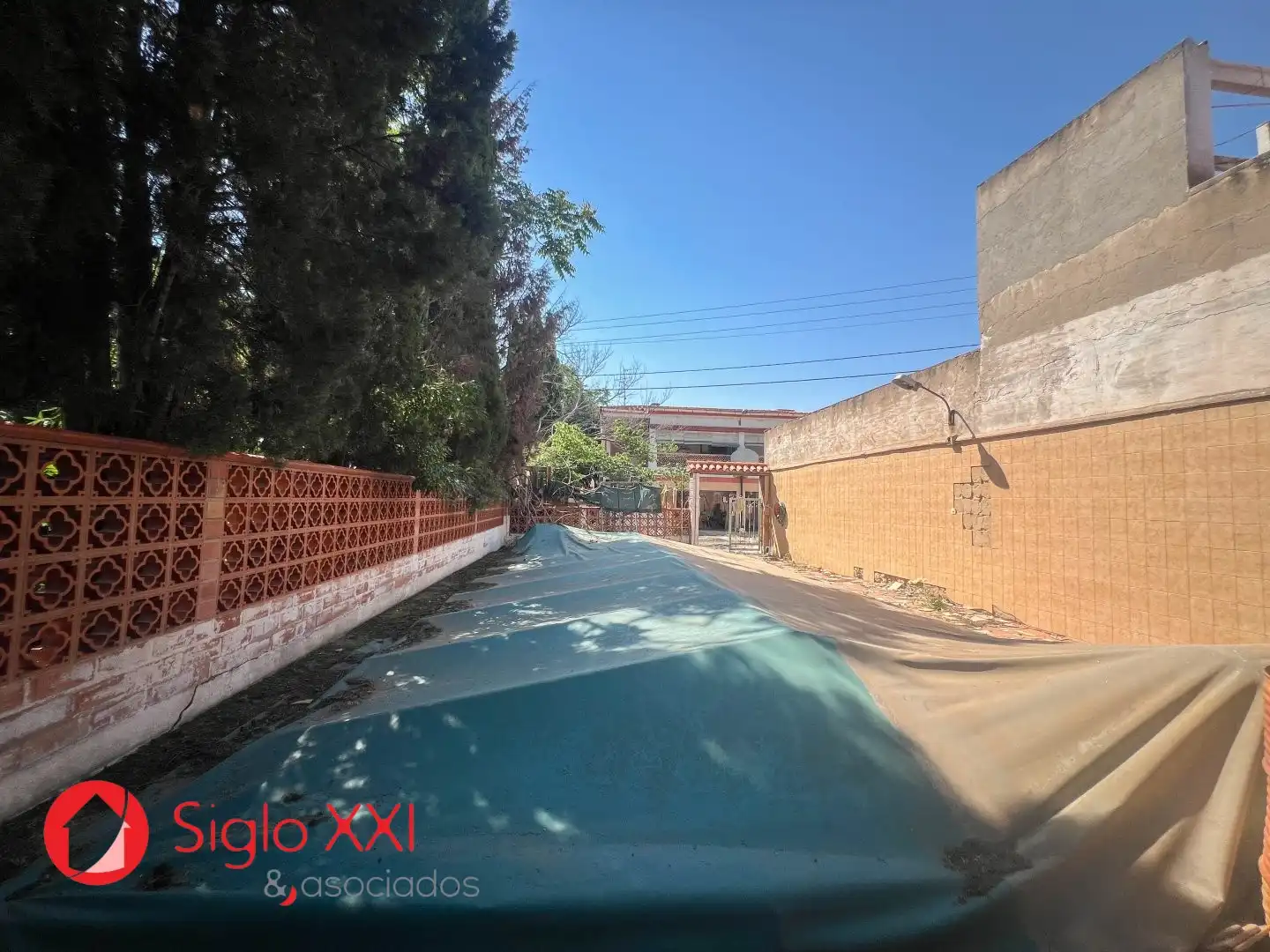 Vista exterior de Casa o xalet en venda en Castellón de la Plana / Castelló de la Plana amb Terrassa, Traster i Piscina