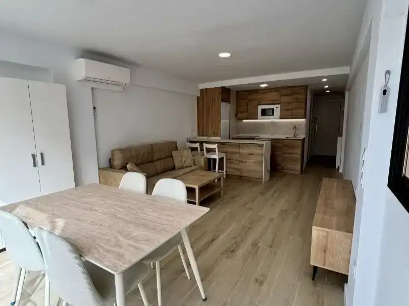 Wohnzimmer von Wohnung zur Miete in Benidorm mit Klimaanlage, Parkett und Schwimmbad