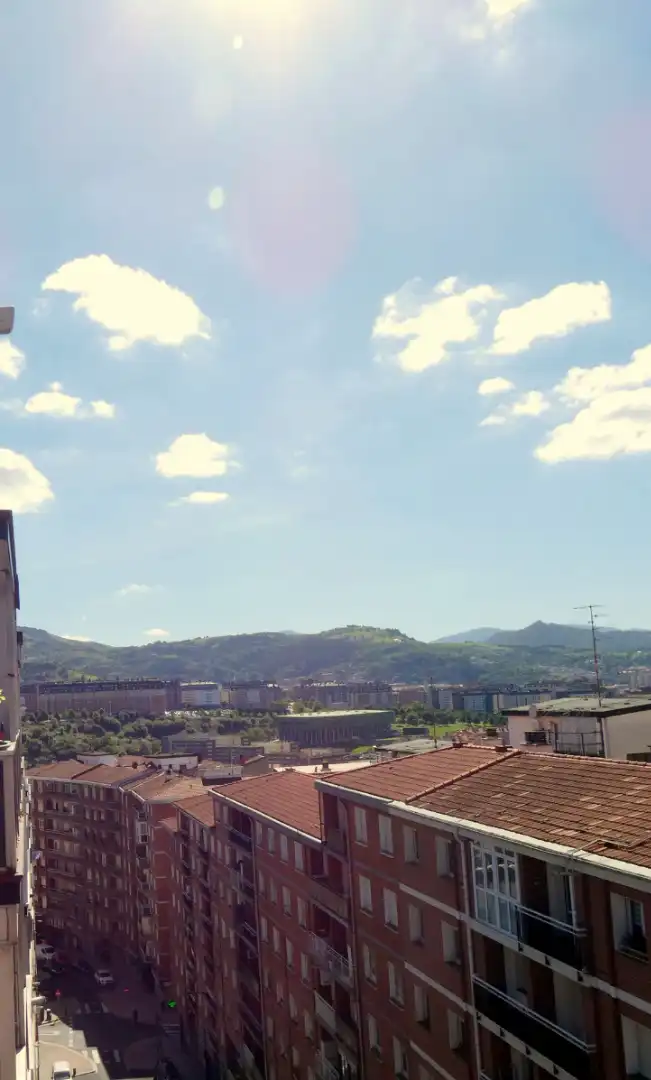 Vista exterior de Pis en venda en Bilbao  amb Calefacció, Parquet i Moblat