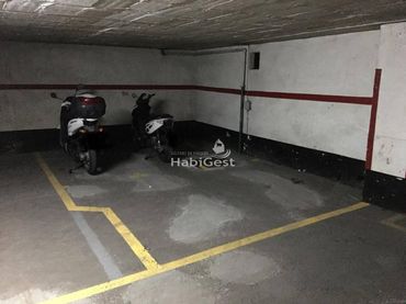 Aparcamiento en alquiler en TRAVESSERA DE LA CREU