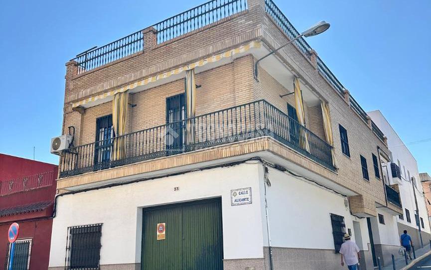 Foto 1 de Casa adosada en venda a Lepanto, Sevilla