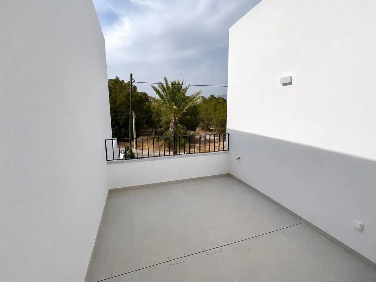 Terrassa de Casa adosada en venda en L'Alfàs del Pi amb Aire condicionat, Jardí privat i Traster