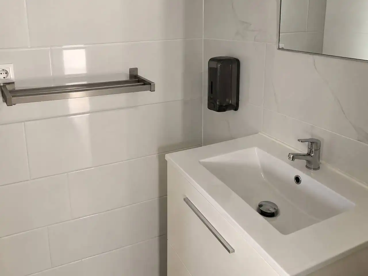 Badezimmer von Geschaftsraum zur Miete in Oliva