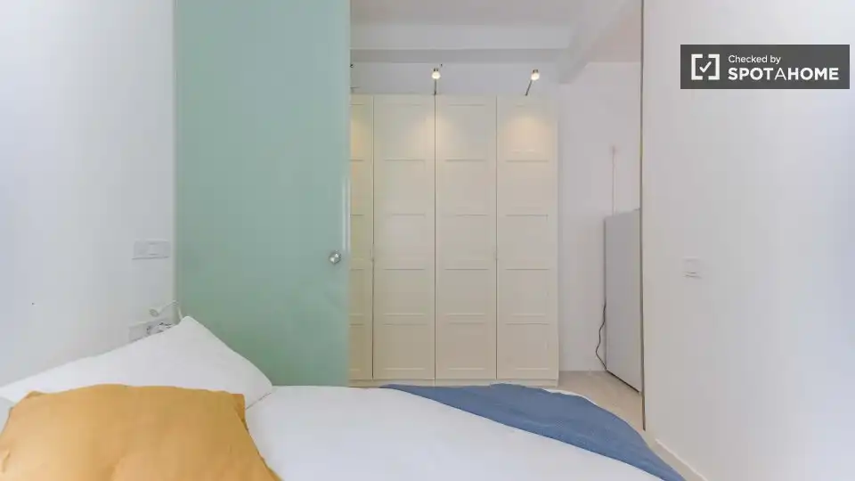 Habitación de Piso de alquiler en Valencia con Aire acondicionado, Calefacción y Amueblado