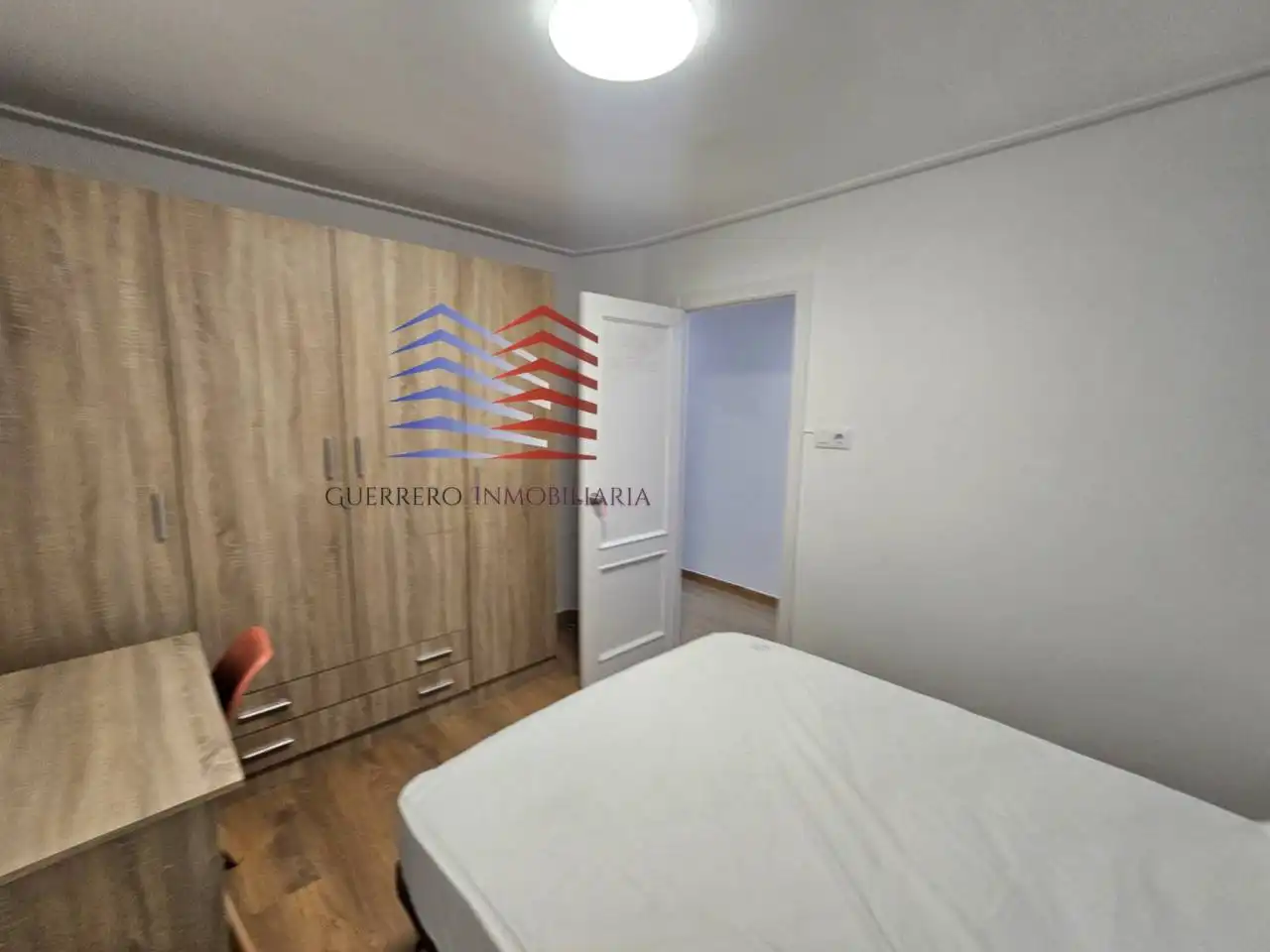 Schlafzimmer von Wohnungen zur Miete in Ourense Capital  mit Heizung, Parkett und Möbliert