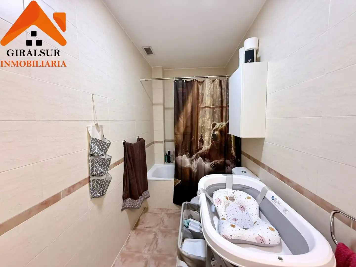 Bathroom of Flat for sale in Sevilla  with Air Conditioner, Terrace and Storage room