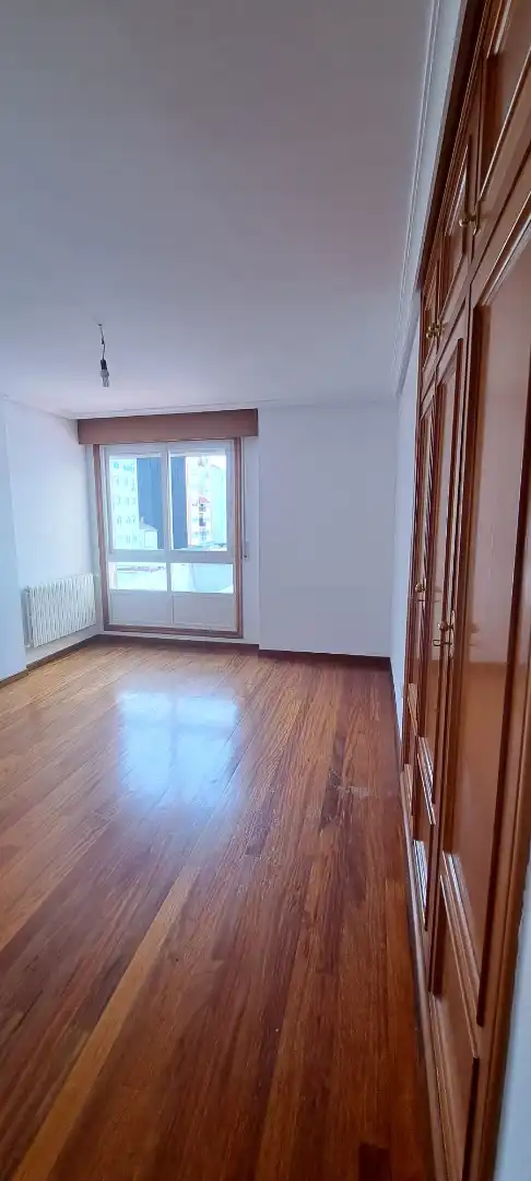Dormitori de Pis en venda en Ourense Capital  amb Calefacció, Parquet i Traster