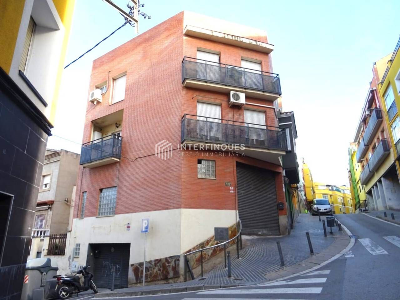 Vista exterior de Casa o xalet en venda en Santa Coloma de Gramenet amb Aire condicionat, Calefacció i Terrassa