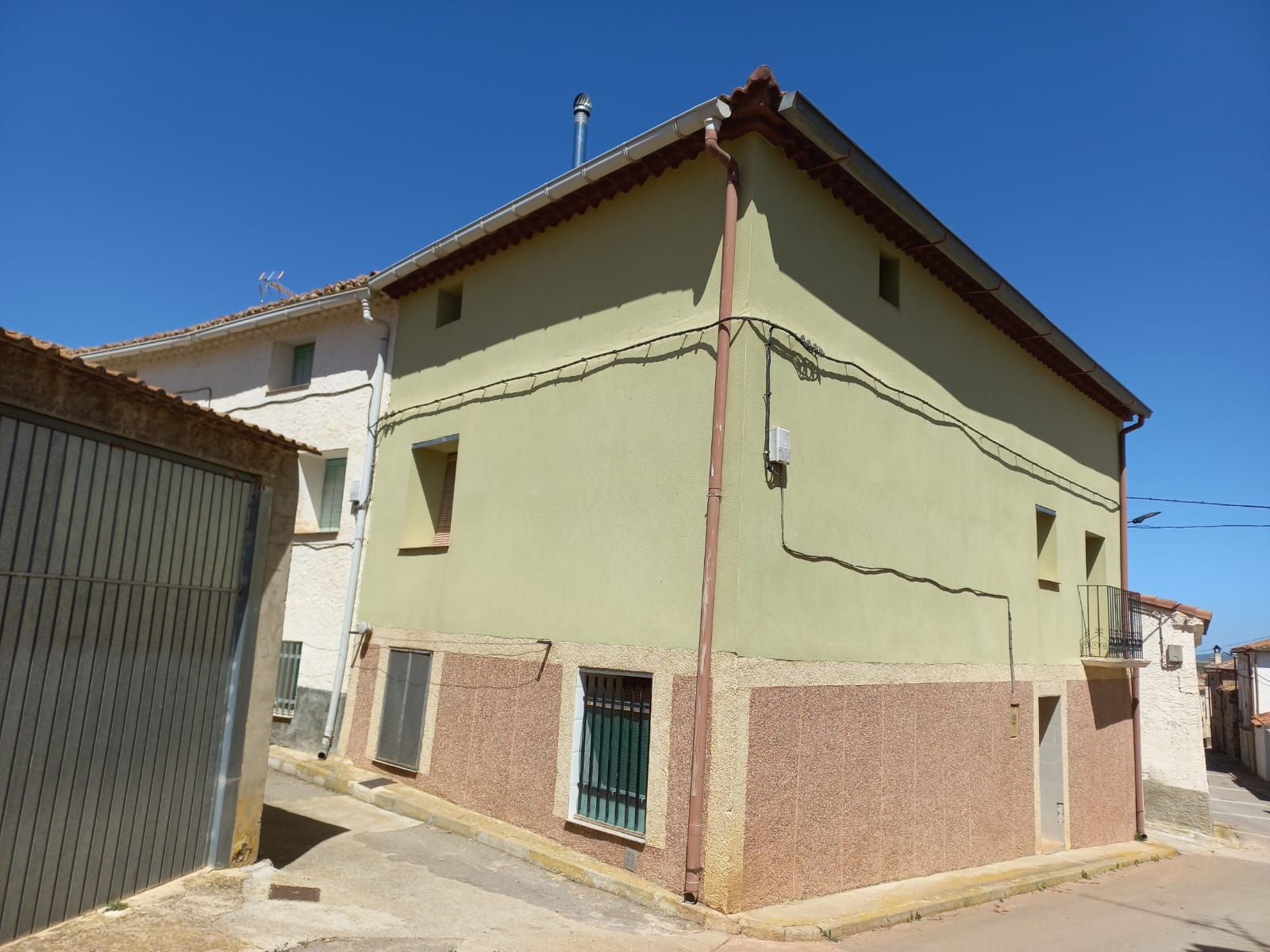 Vista exterior de Casa o xalet en venda en Torralba de los Sisones amb Moblat