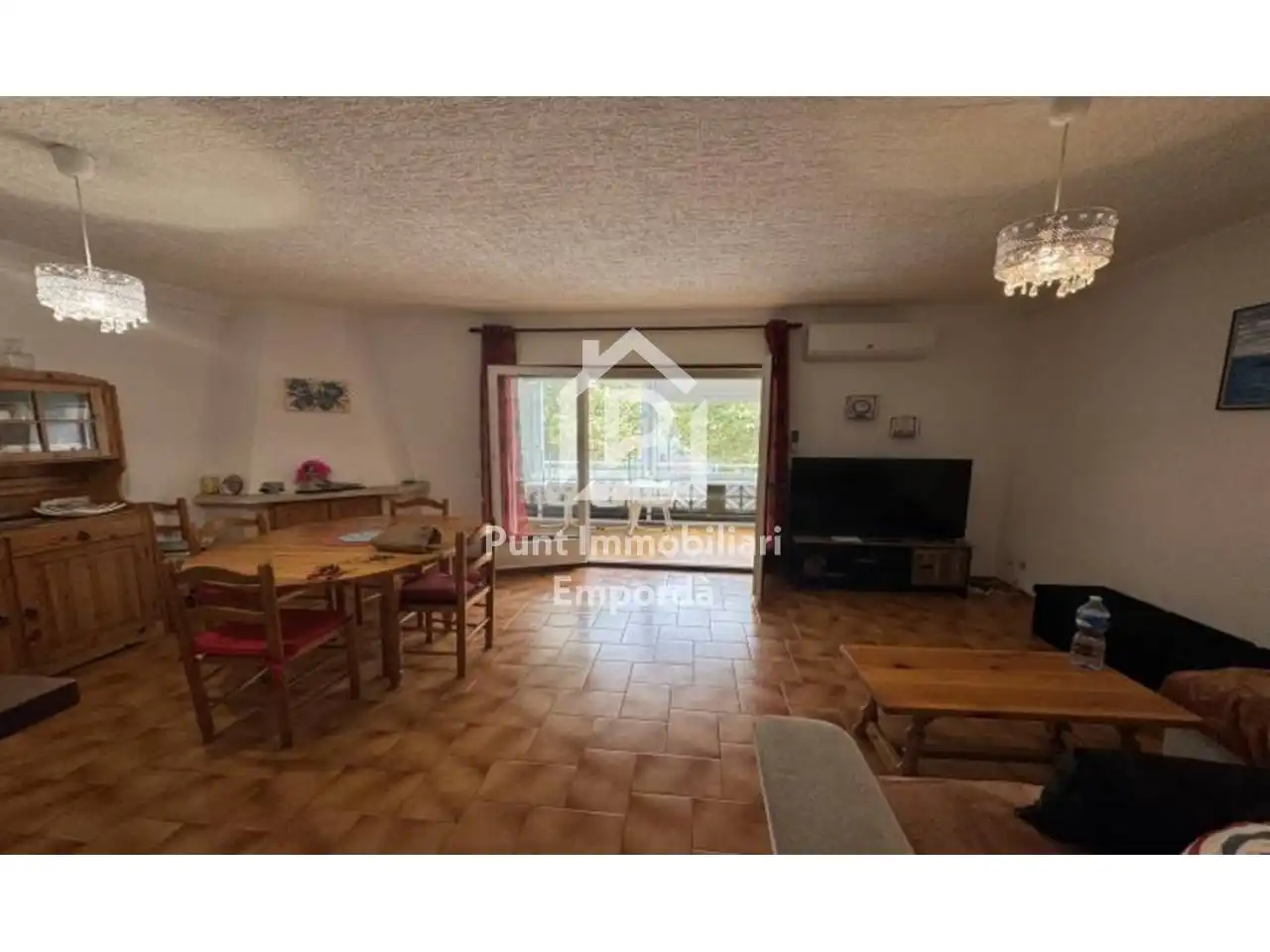 Wohnzimmer von Wohnungen zum Verkauf in Empuriabrava mit Klimaanlage und Terrasse