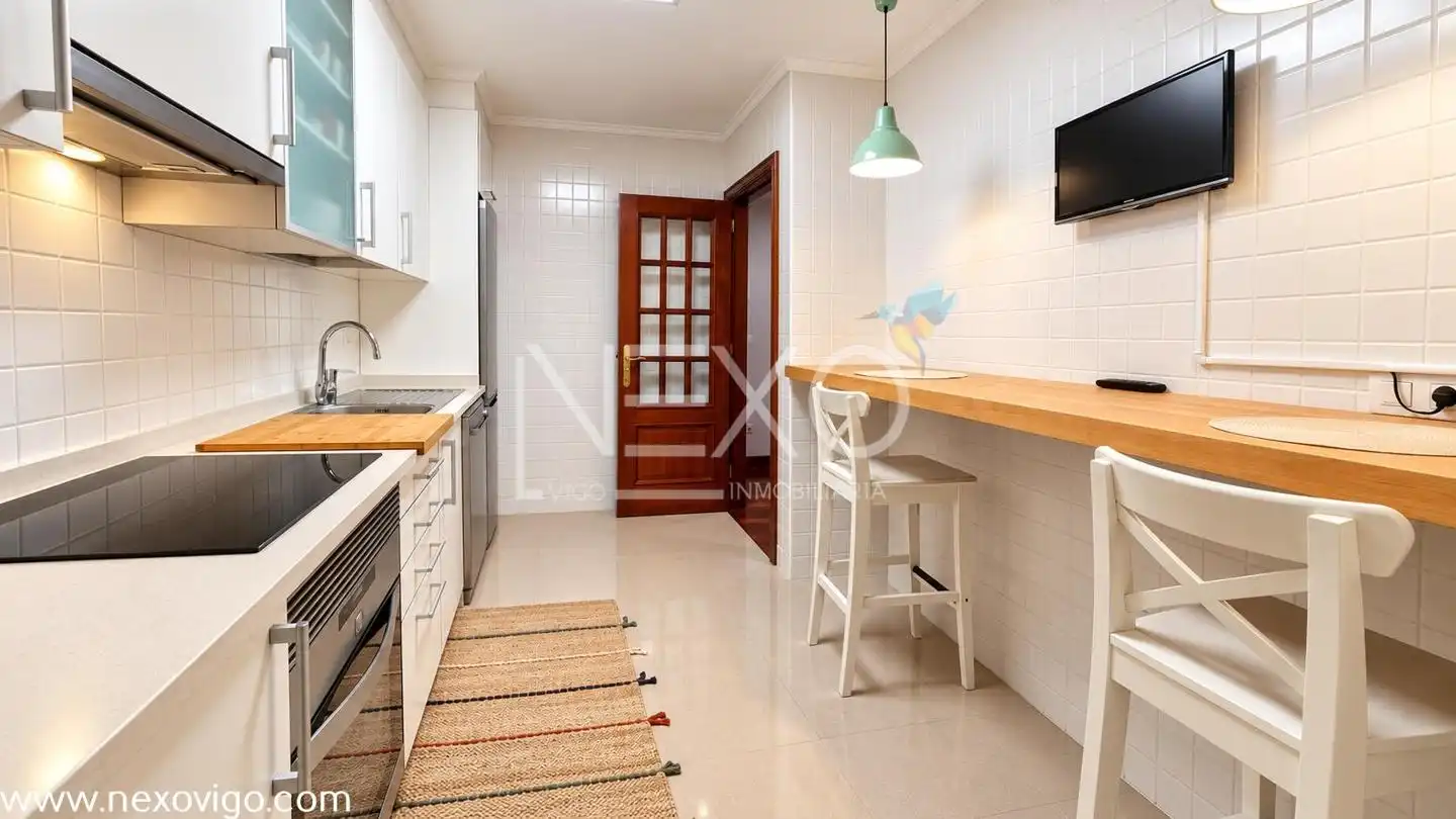 Cocina de Piso en venta en Vigo  con Calefacción, Parquet y Trastero