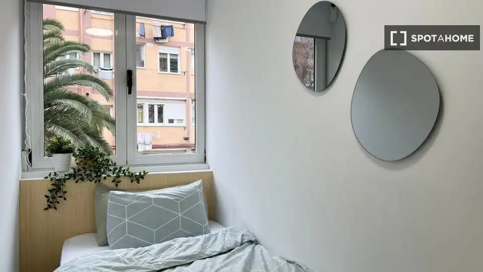Bedroom of Flat for rent in Madrid  with Air Conditioner, Heating and Furnished