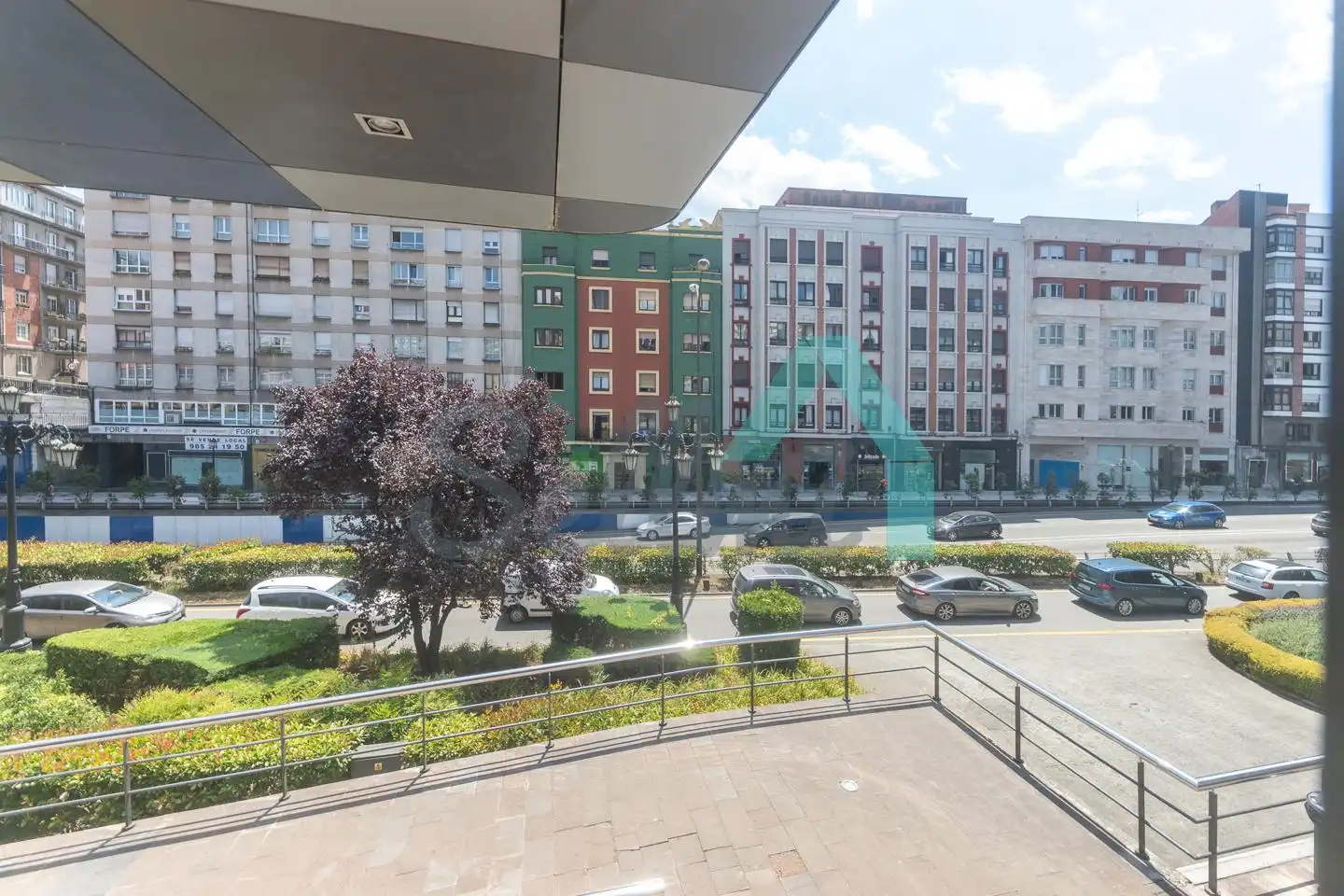 Vista exterior de Piso en venta en Oviedo  con Parquet