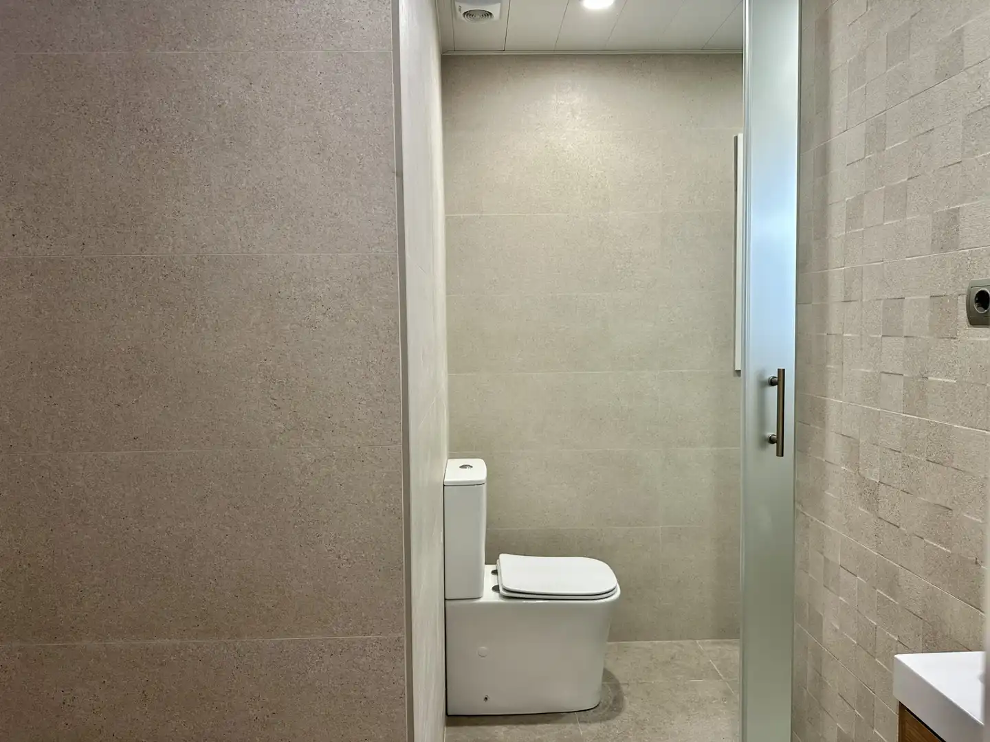 Bathroom of Flat for sale in Vilanova i la Geltrú  with Air Conditioner, Heating and Private garden