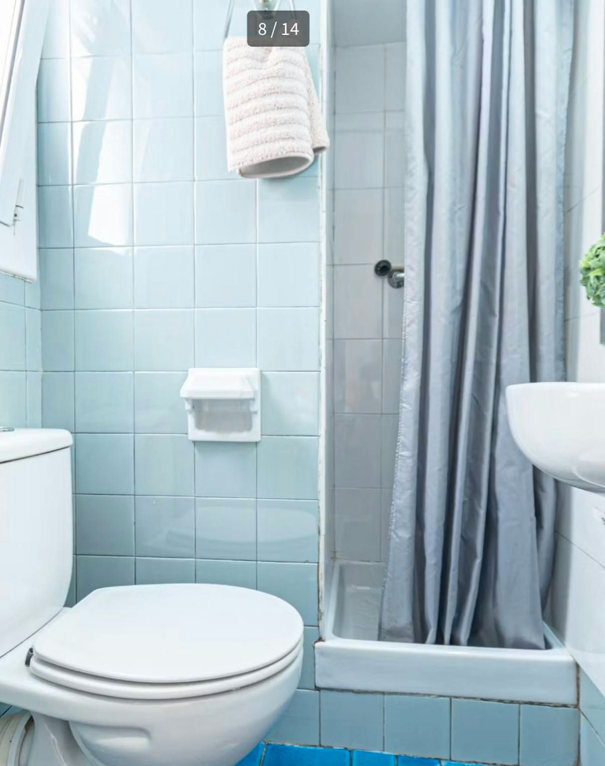 Bathroom of Flat to share in  Barcelona Capital  with Heating, Furnished and Washing machine