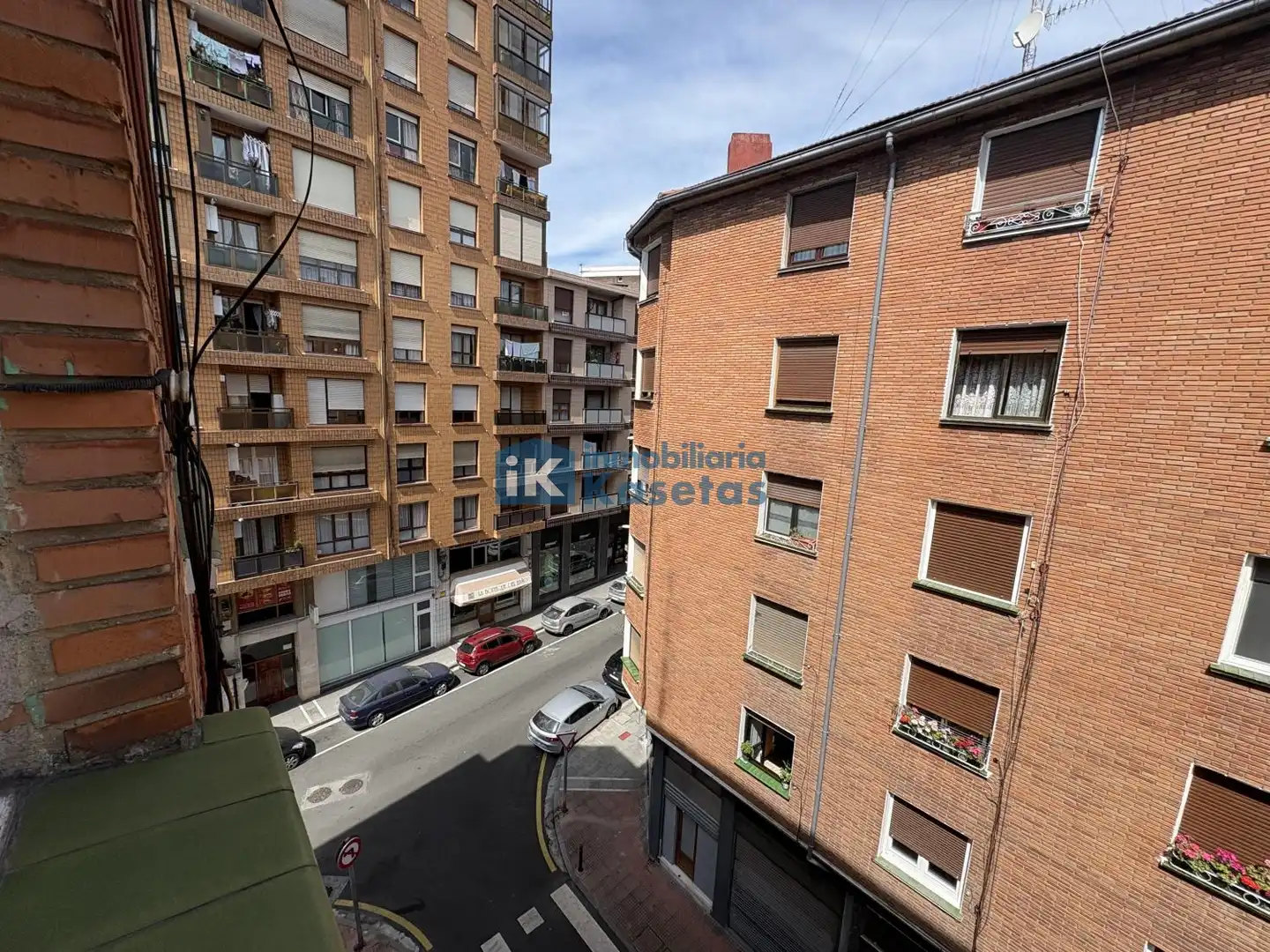 Vista exterior de Piso en venta en Basauri  con Calefacción