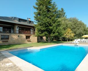 Schwimmbecken von Haus oder Chalet zum verkauf in Sant Quirze Safaja mit Heizung, Privatgarten und Terrasse